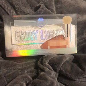 BH Cosmetics Shimmering Body Powder With Brush